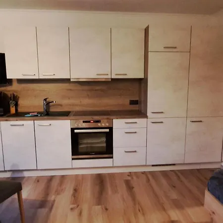 斯坦伯格公寓 * 希帕赫